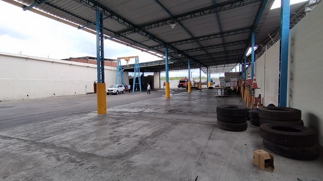 Galpão / Depósito / Armazém / Garagem para aluguel possui 4.300 M² de área total