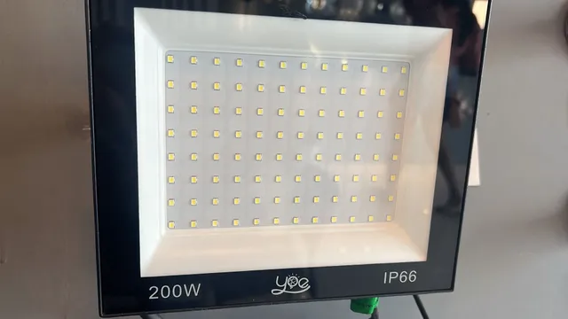 Refletor 200w Branco quente na promoção
