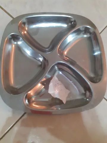 Três bandejas de inox