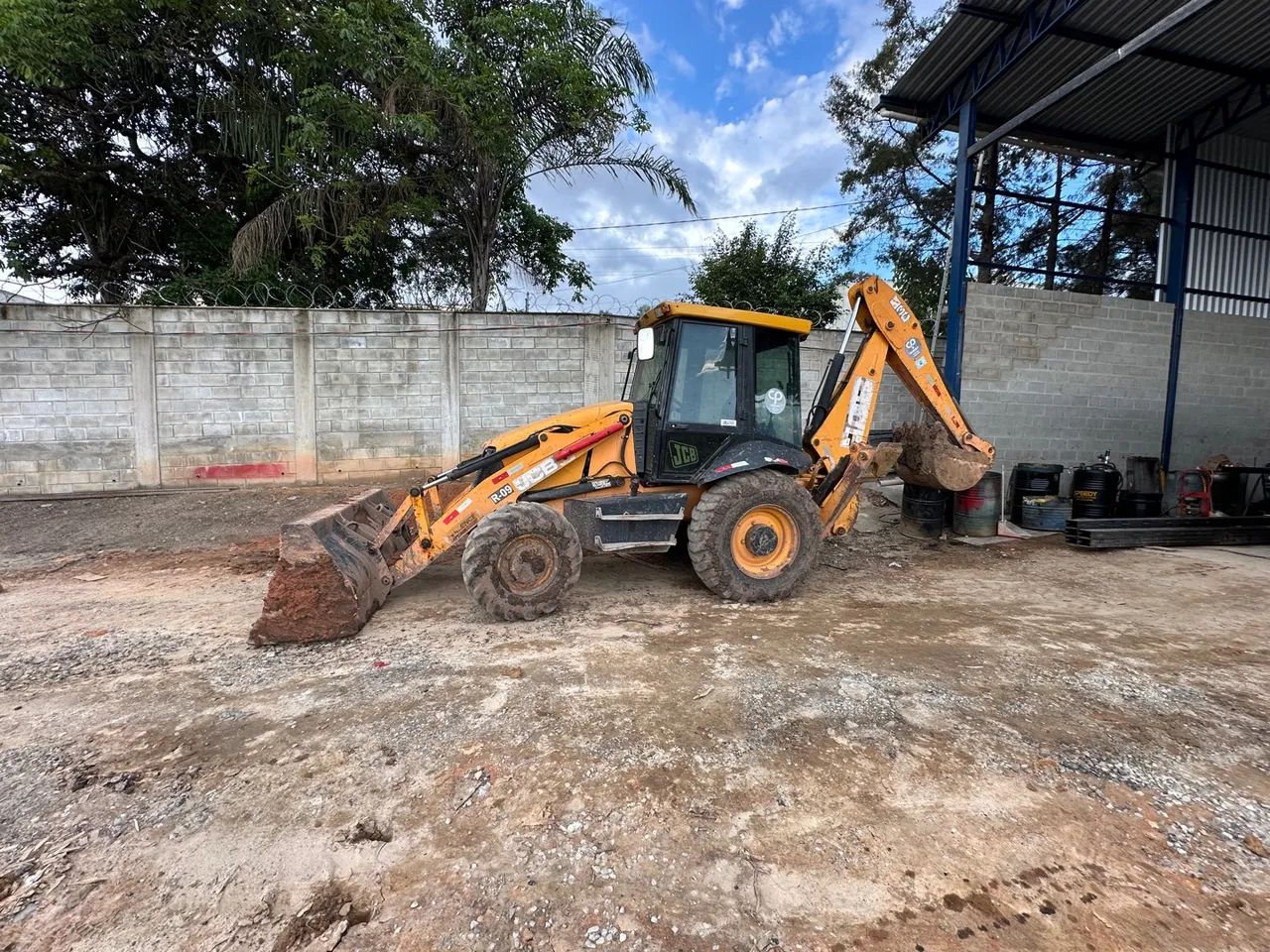 Retroescavadeira JCB 3C 2011 4X4  - Foto 2