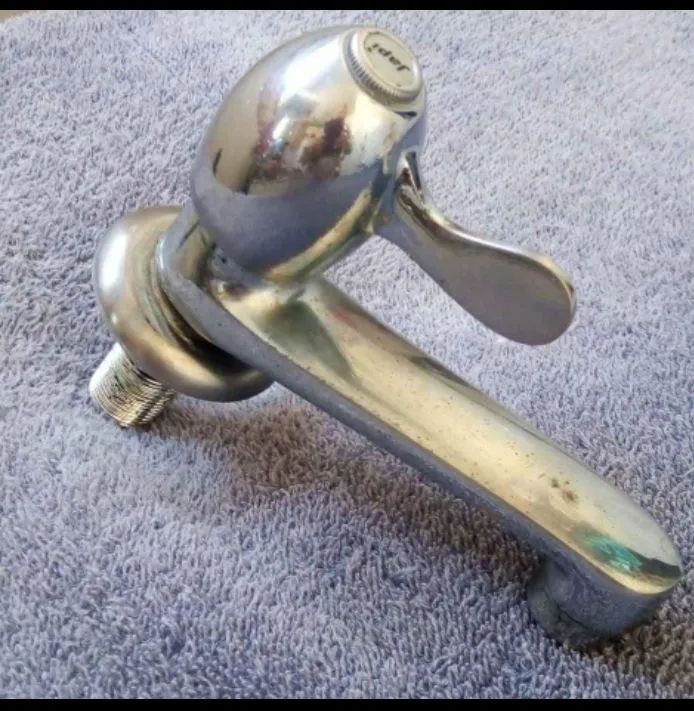 Torneira Banheiro inox Usado 1