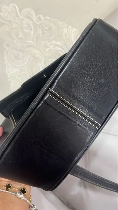 Bolsa de Ombro Preta em Couro legítimo  - Foto 2