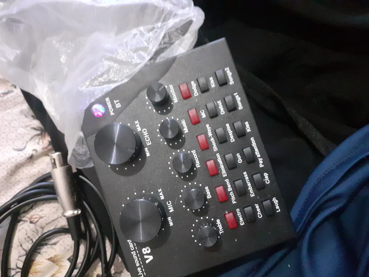 Placa de Som V8 Live Sound Card - Efeitos e Conectividade