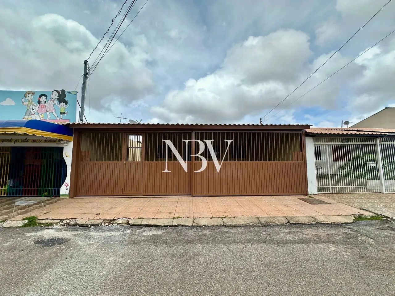 Sobrado para venda com 250 metros quadrados com 3 quartos em Taguatinga Norte - Brasília -