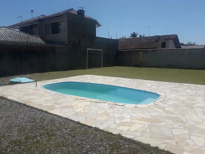Casa Temporada com Piscina e campinho de futebol!!