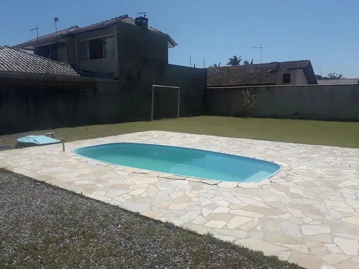 Casa Temporada com Piscina e campinho de futebol!!