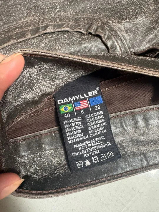 Short couro fake Damyller 40
