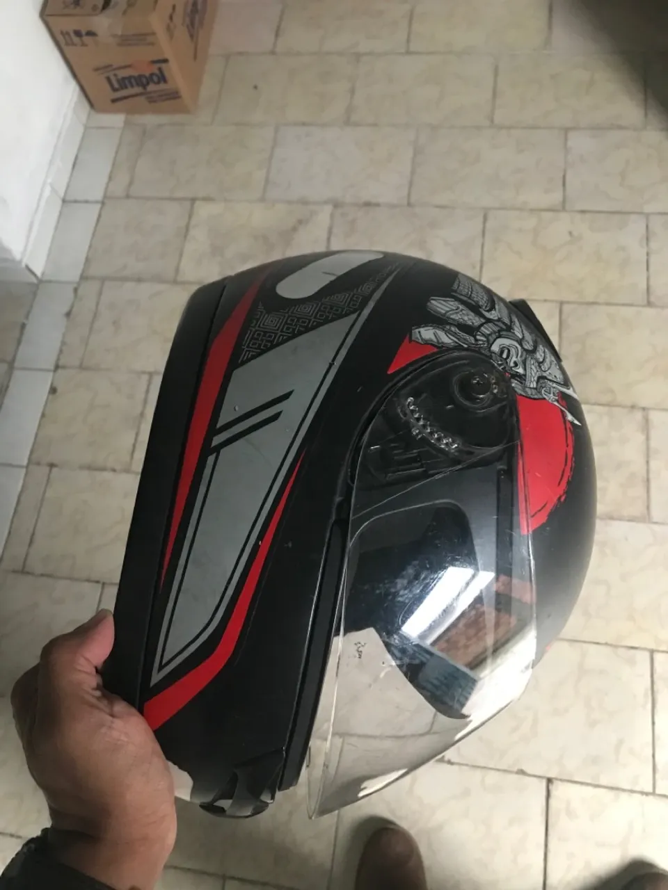 Capacete seminovo, sem odor