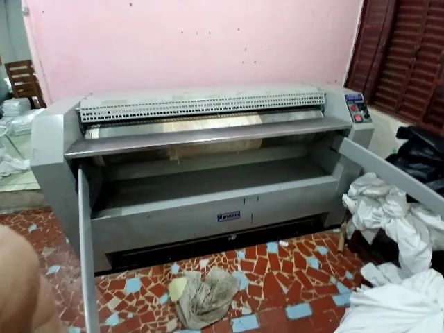 Calandra de passar roupa industrial de 1,20 metros