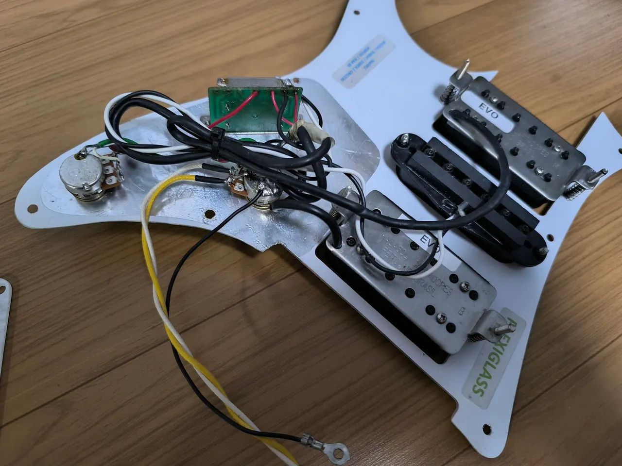 Escudo Ibanez com set de captadores Malagoli EVO - Foto 4