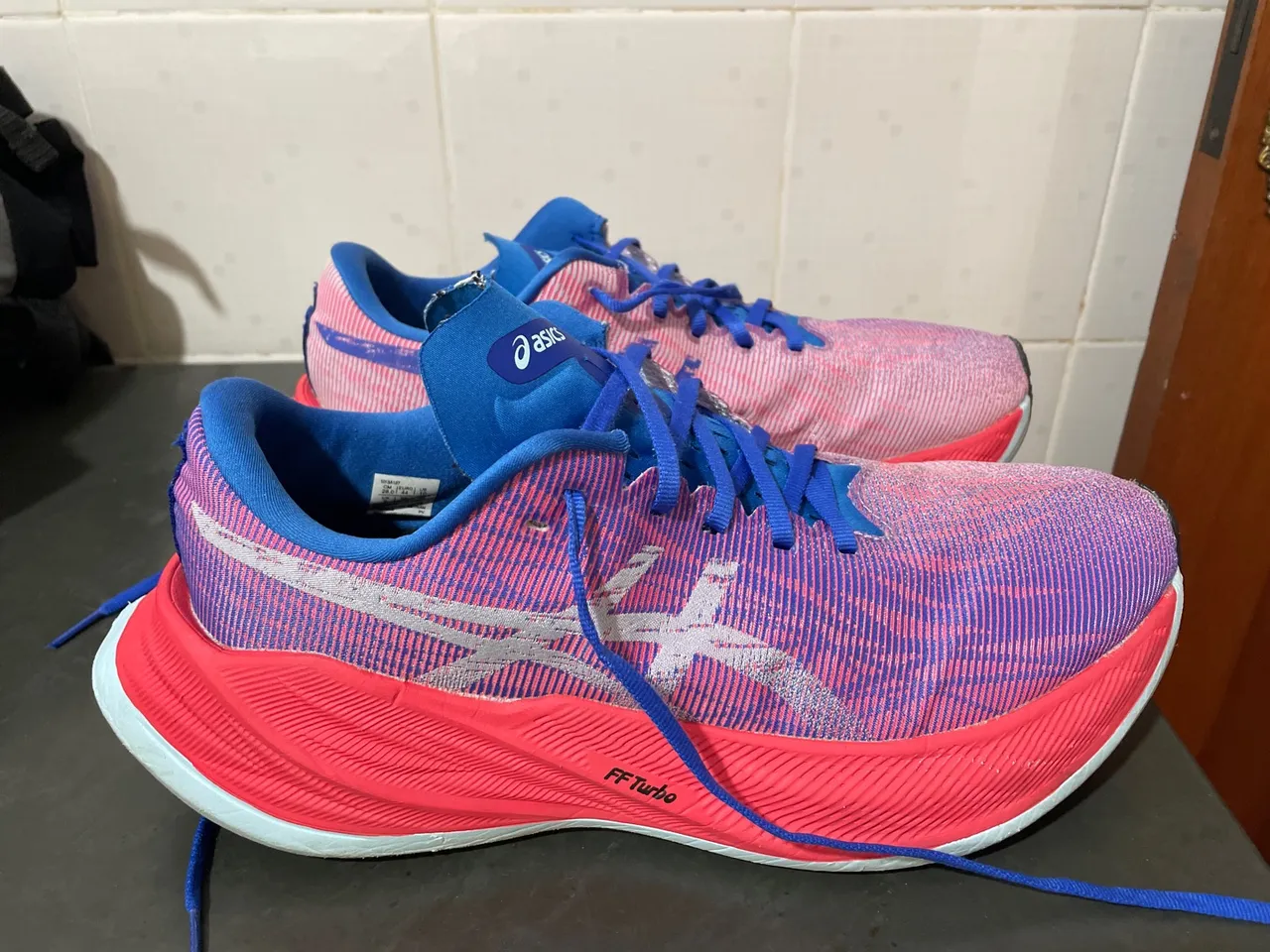 Tênis Asics superblast