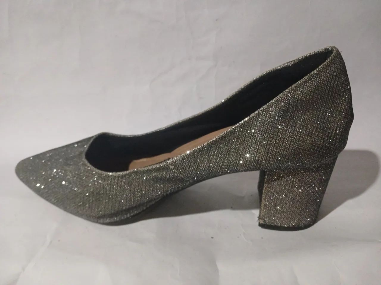 Sapato Feminino Prateado com Brilho - Foto 2