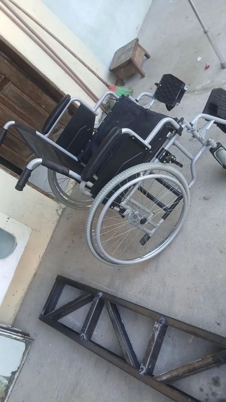 Duas Cadeiras de Rodas e um andador - Ótimas condições! - Foto 6