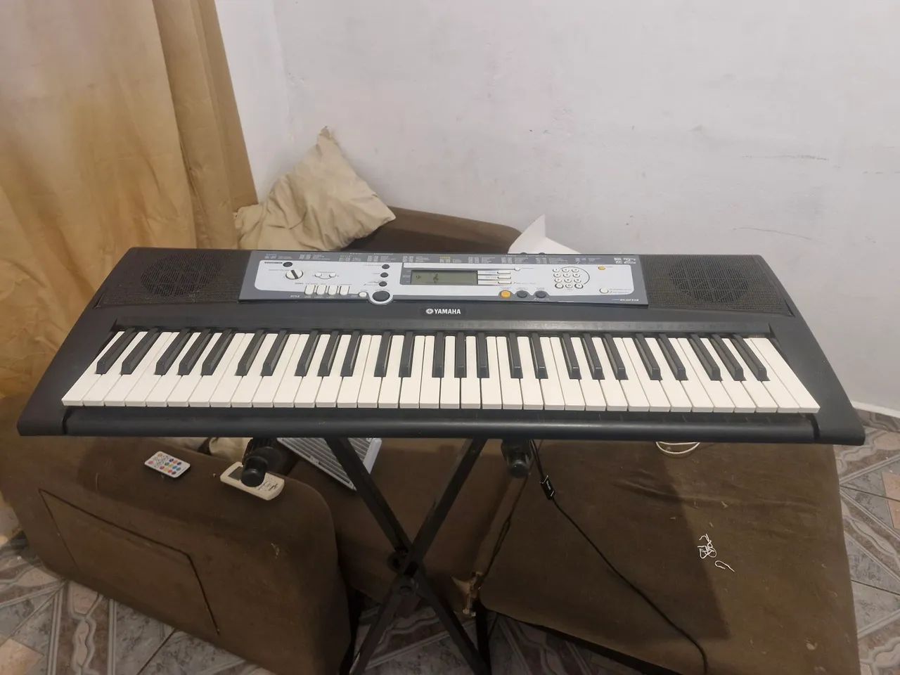 Teclado Yamaha PSR-E 213 - Foto 2