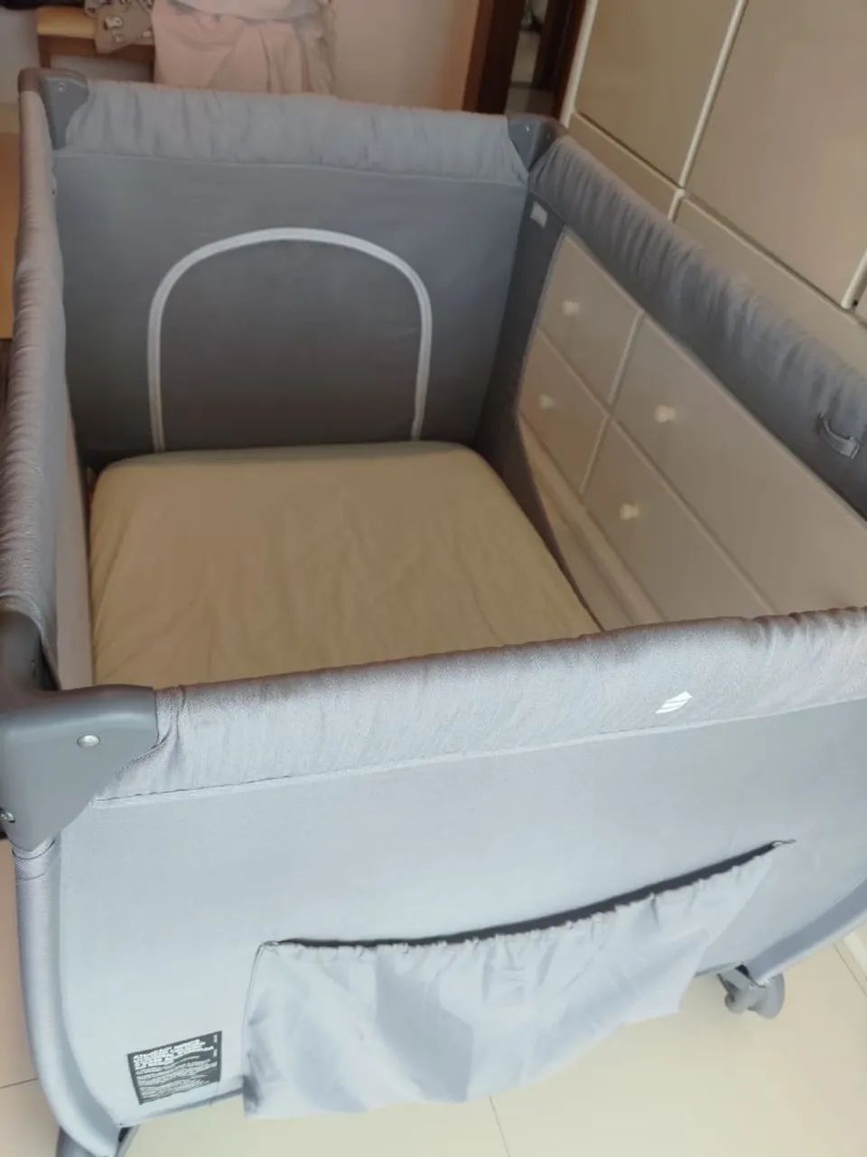 Berço / Chiqueirinho / Cercadinho com colchão, capa e lençóis - Foto 4