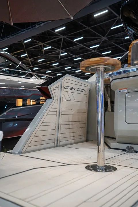 Lancha NHD 280 (275 nomenclatura Internacional) Cabinada Zero com motor Popa - Foto 11