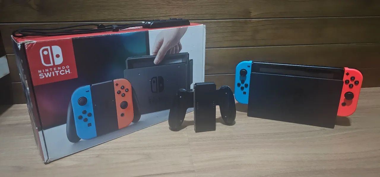 Nintendo switch usado com3 jogos + case limitada de pokemon