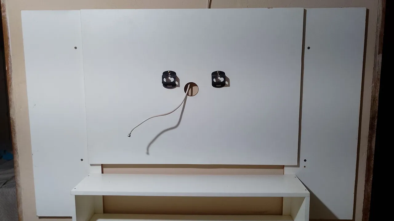 Painel de TV Branco com Prateleira - Novo
