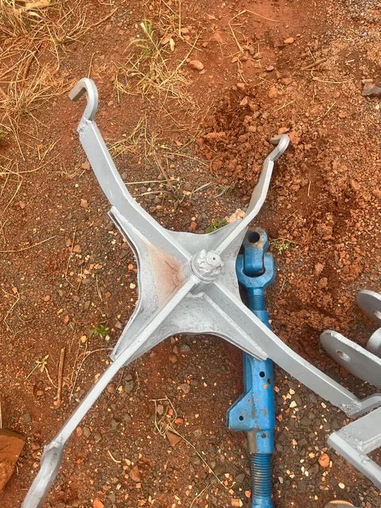 Venda ou troca em implementos agricolas Guincho Pega bag roda articulada 2.000  kg Tatu - Foto 6