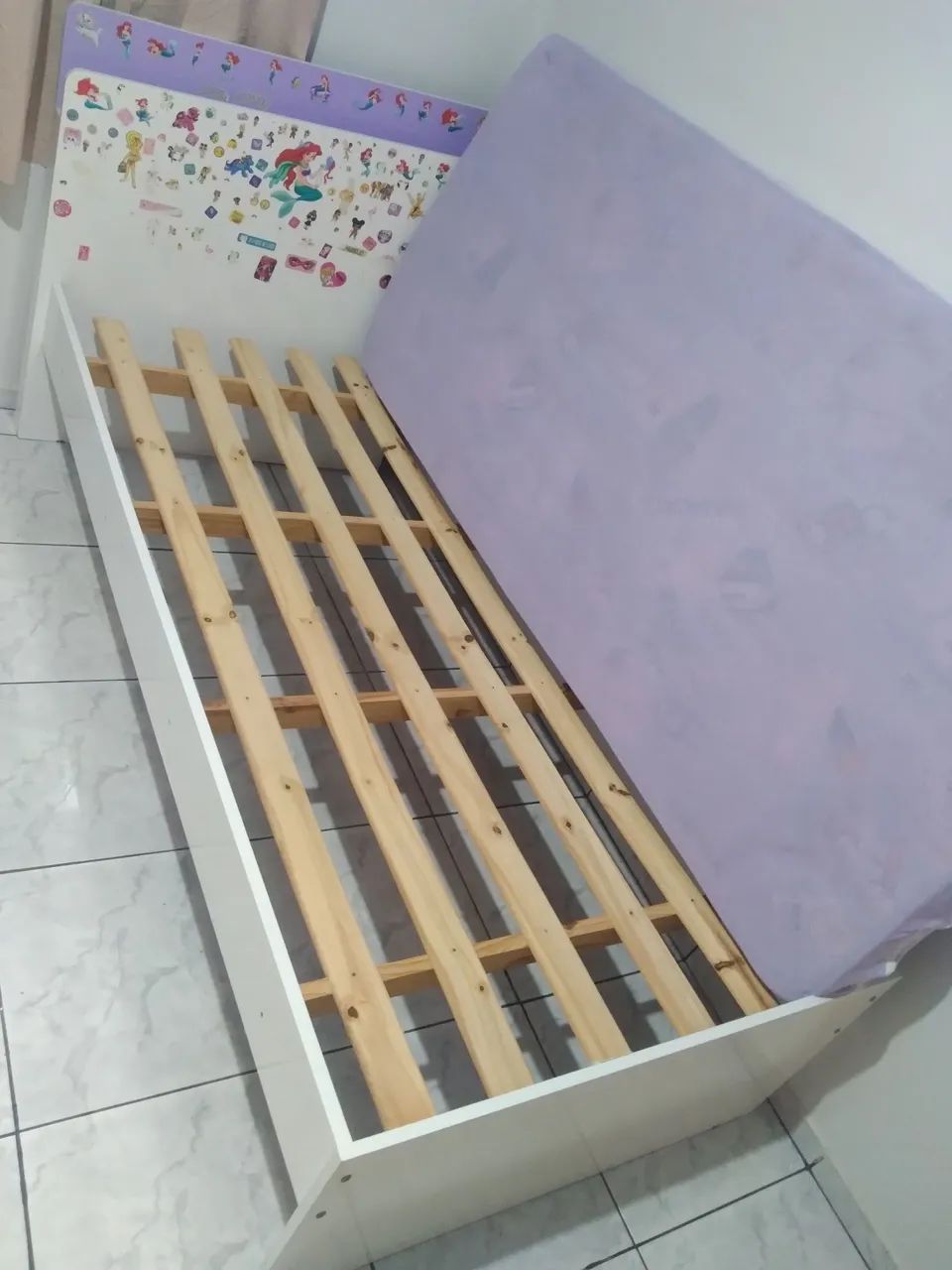 Cama Infantil com Cabeceira Decorada - Foto 2