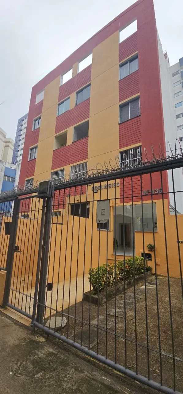 Apartamento na Luiz Anselmo