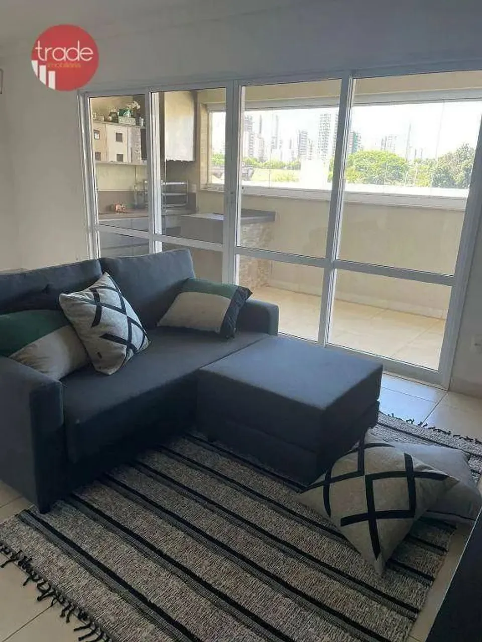 Apartamento com 03 dormitórios sendo 01 suíte