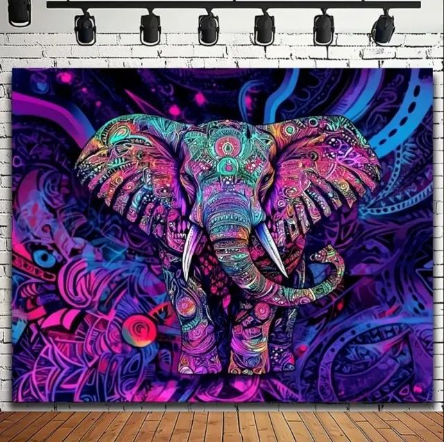 Tecido Decorativo Psicodélico com Estampa Elefante - UV