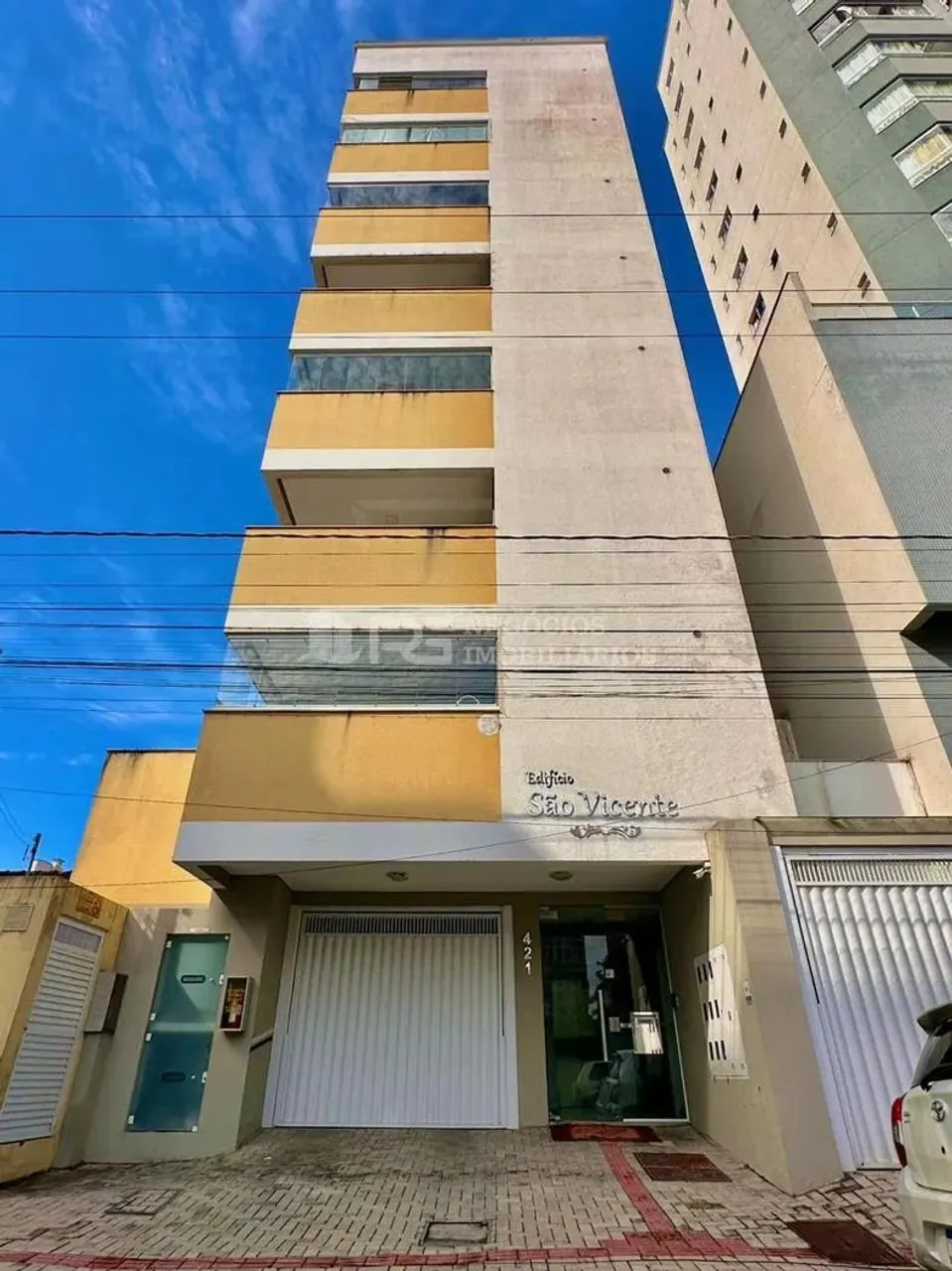 EXCELENTE OPORTUNIDADE NA MEIA PRAIA