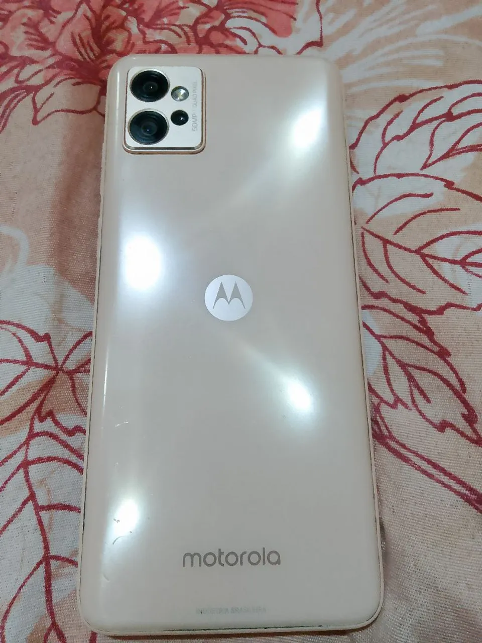 acompanha caixa, carregador e fone