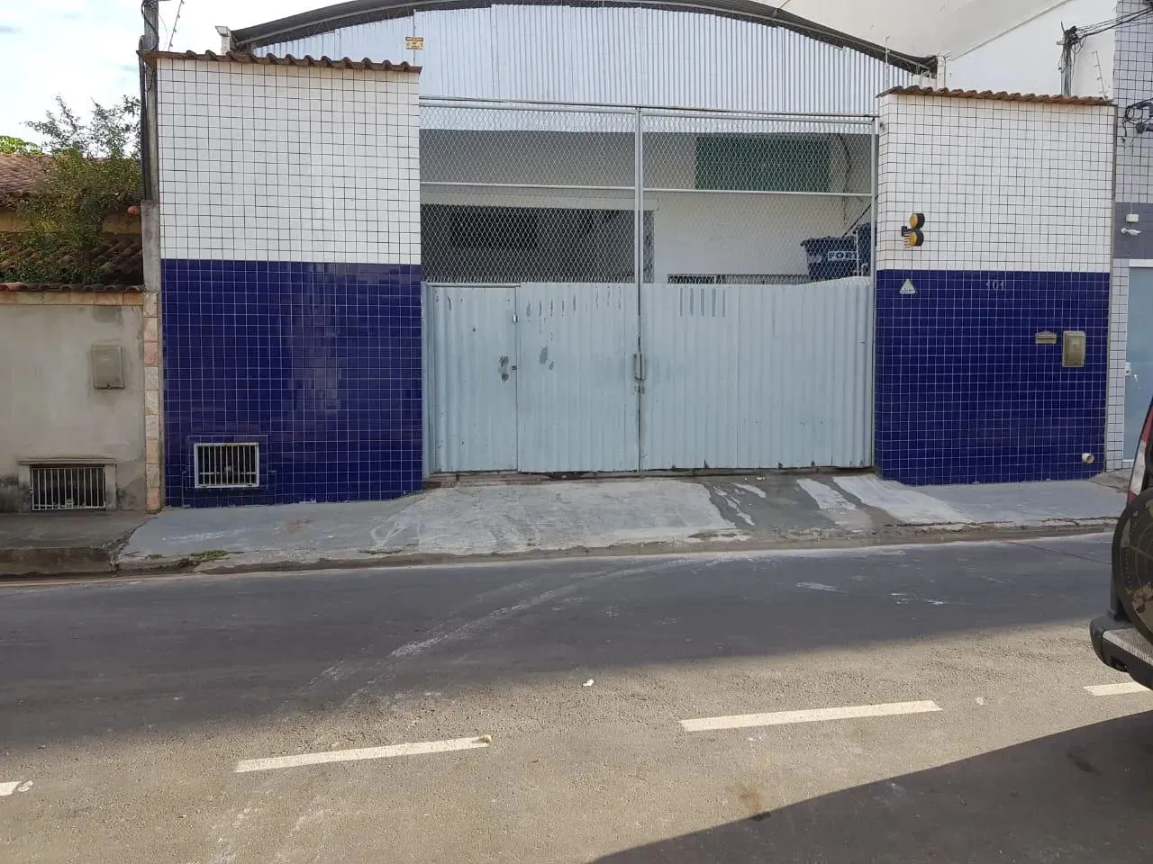 Galpão para venda ou locação no Sol e Mar em Macaé/RJ, Pé direito alto, Salas, Banheiros e