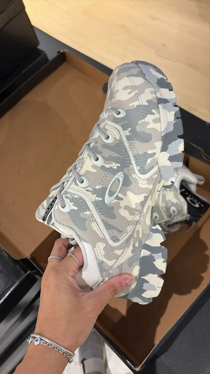 Bota Oakley Flak LOW CAMO 365" Tamanho 41" Nova