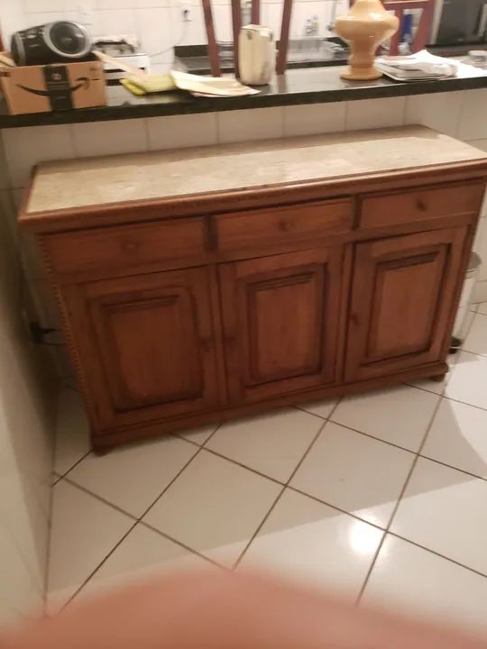 Buffet em madeira e granito 