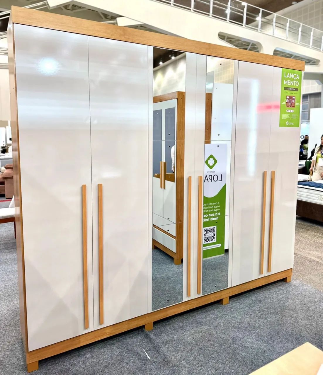 Guarda Roupa Bertha extra grande com espelho em mega Promoção!