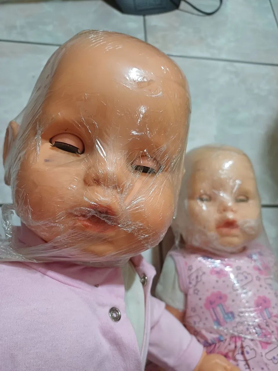 Duas Bonecas Bebês para Coleção - Foto 2