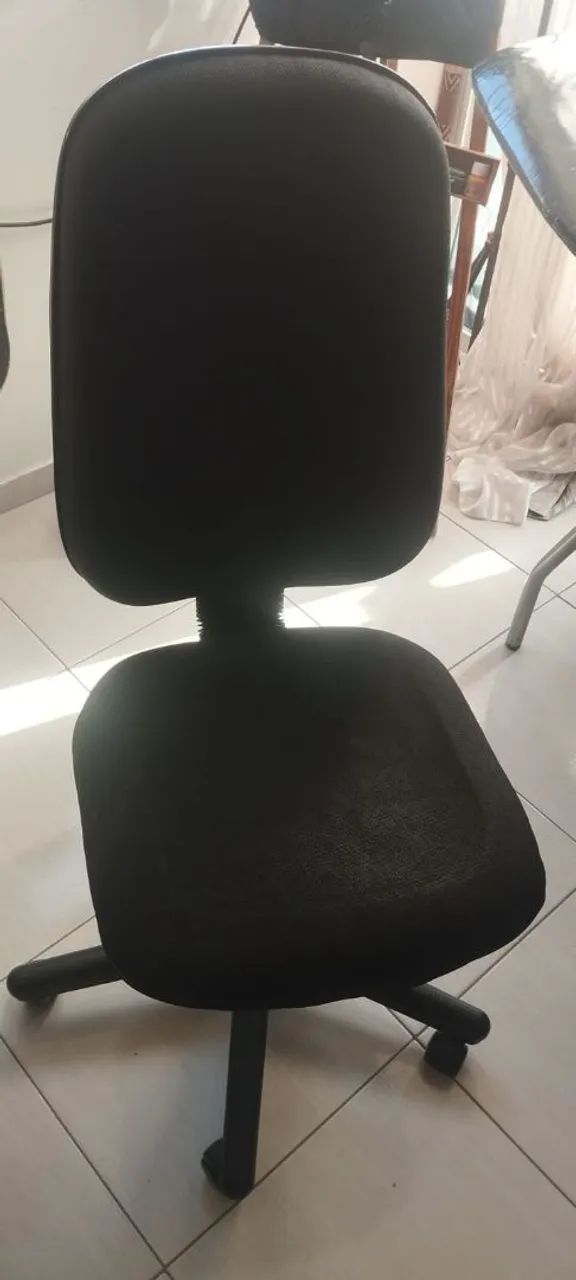 Cadeira de escritório com rodinhas 