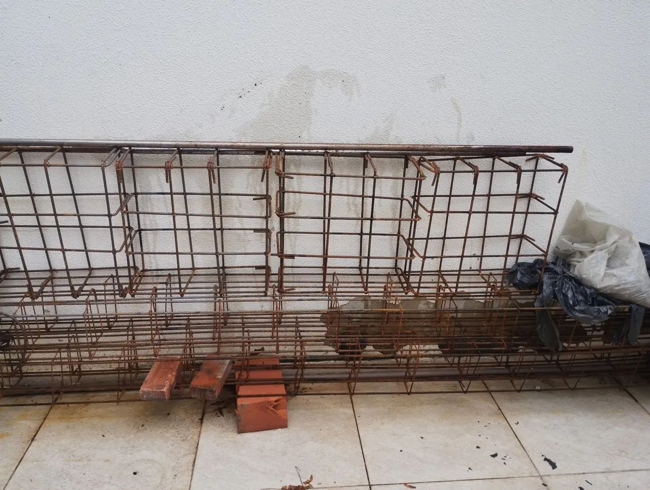 VENDE SE..OU TROCA POR ALGO DE MEU INTERESSE.Desoculpar espaço ,da garagem  - Foto 2