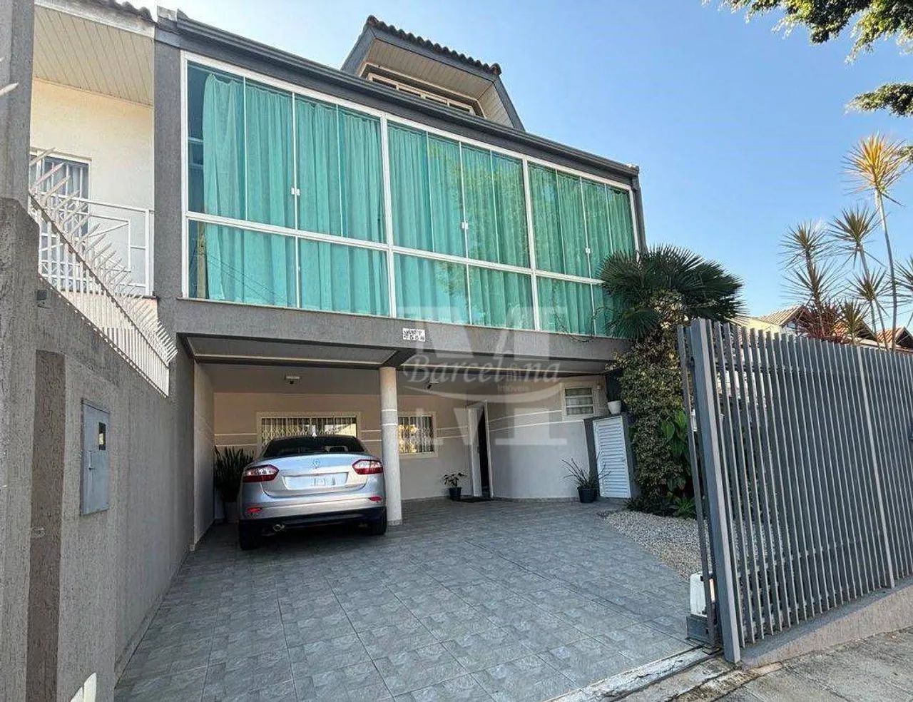 MARAVILHOSA CASA ALTO PADRÃO COM 210M2. ESQUINA C/ JOÃO DOETZER, SEMI-MOBILIADA. ESTUDA PE