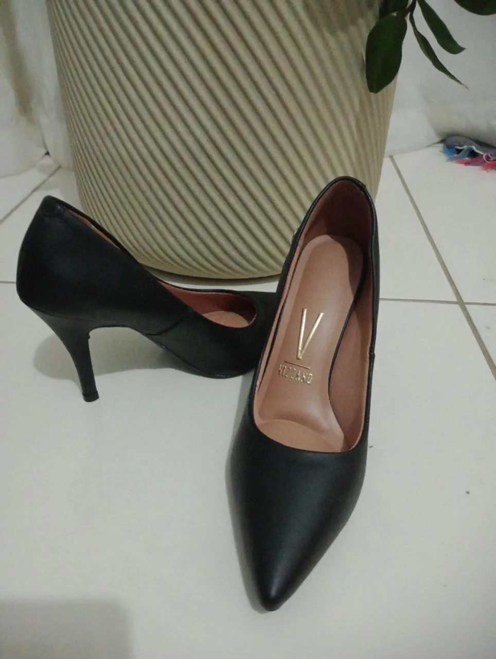 Scarpin Vizzano Preto - Elegância Clássica