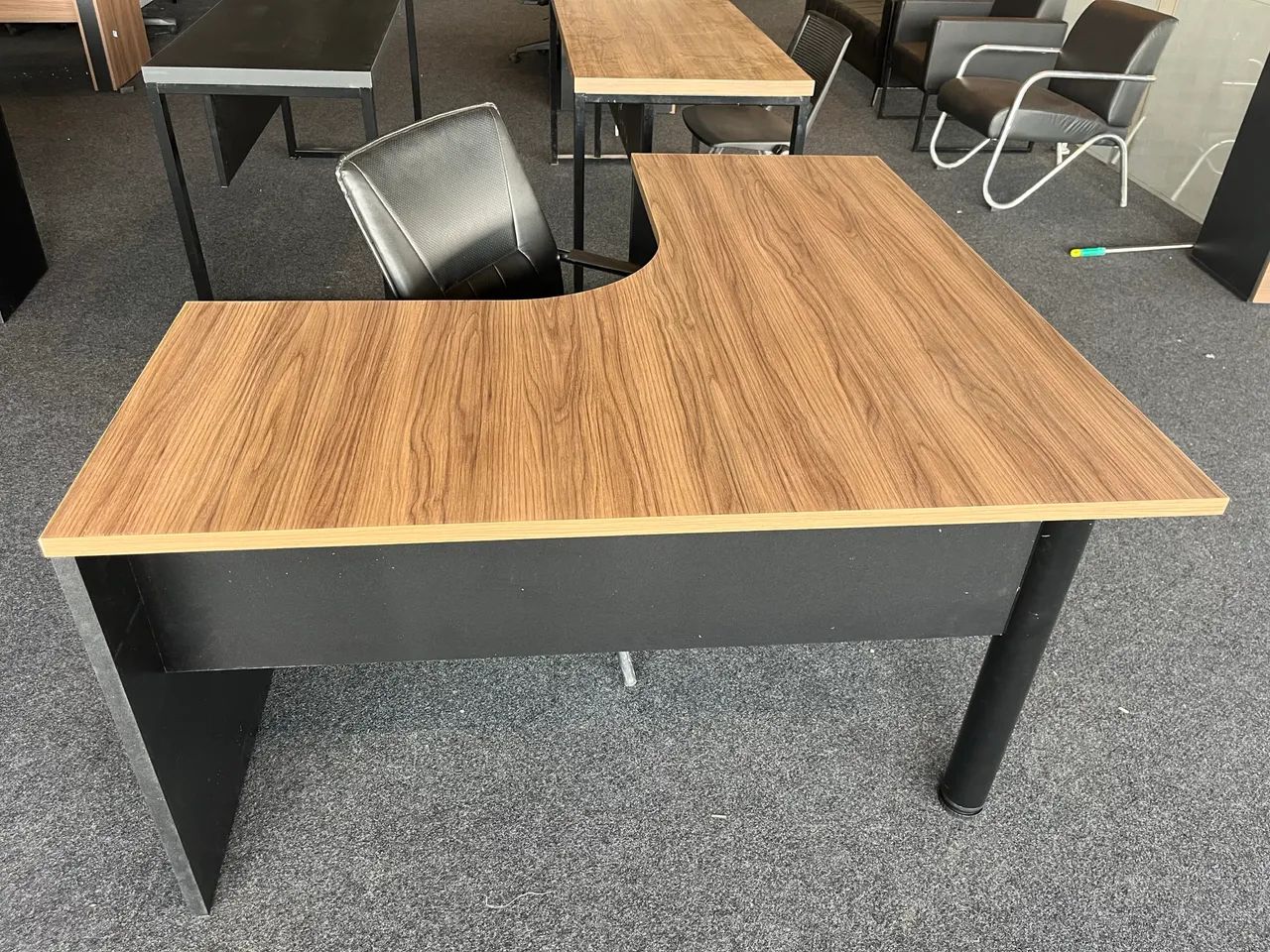 Mesa angular pé painel 140x140 novo  - Foto 2