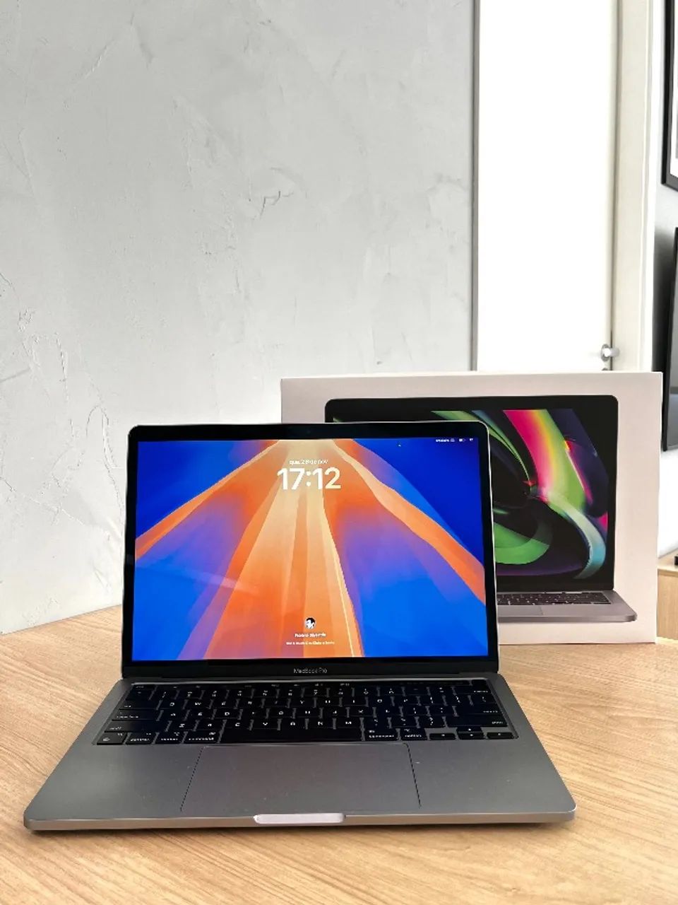 MacBook Pro - 13,3 Apple M2 chip - 8GB Memoria - 256GB SSD - 2022