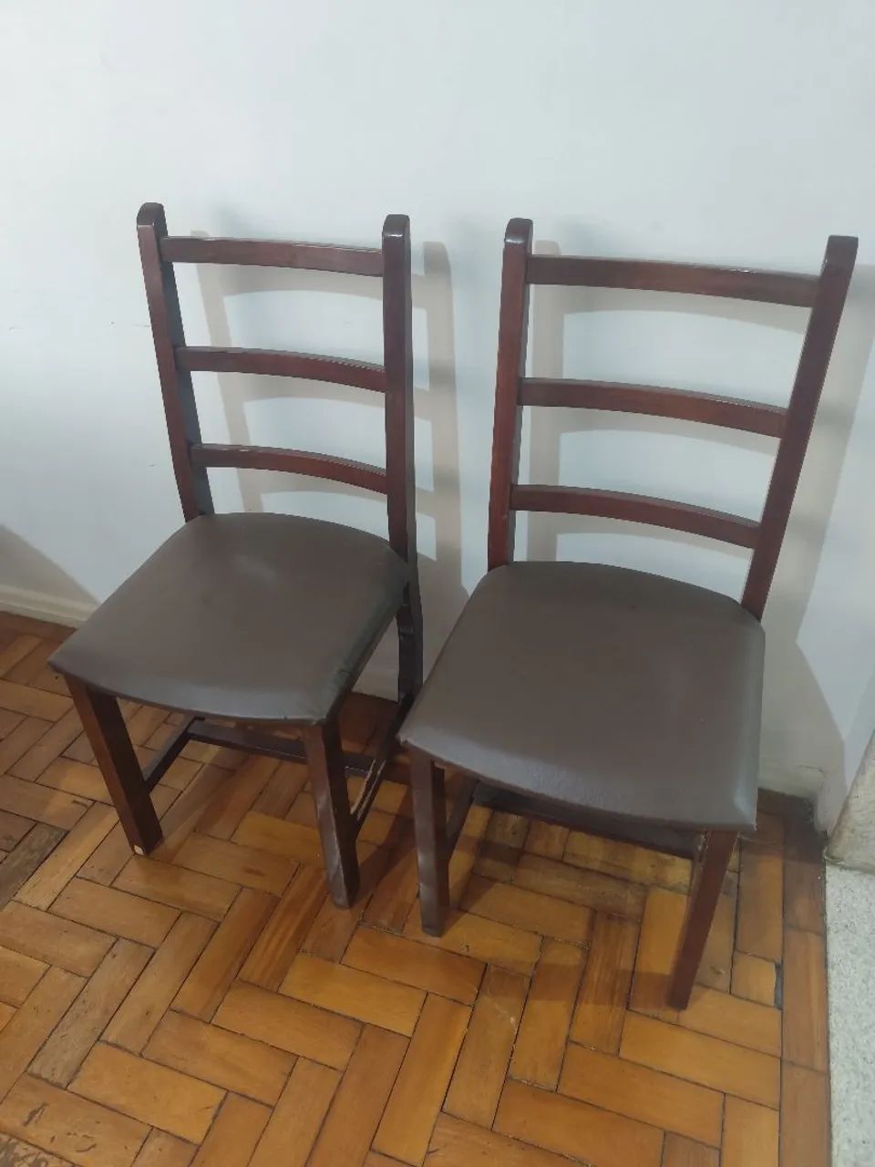 Cadeira de madeira (2 unidades) 