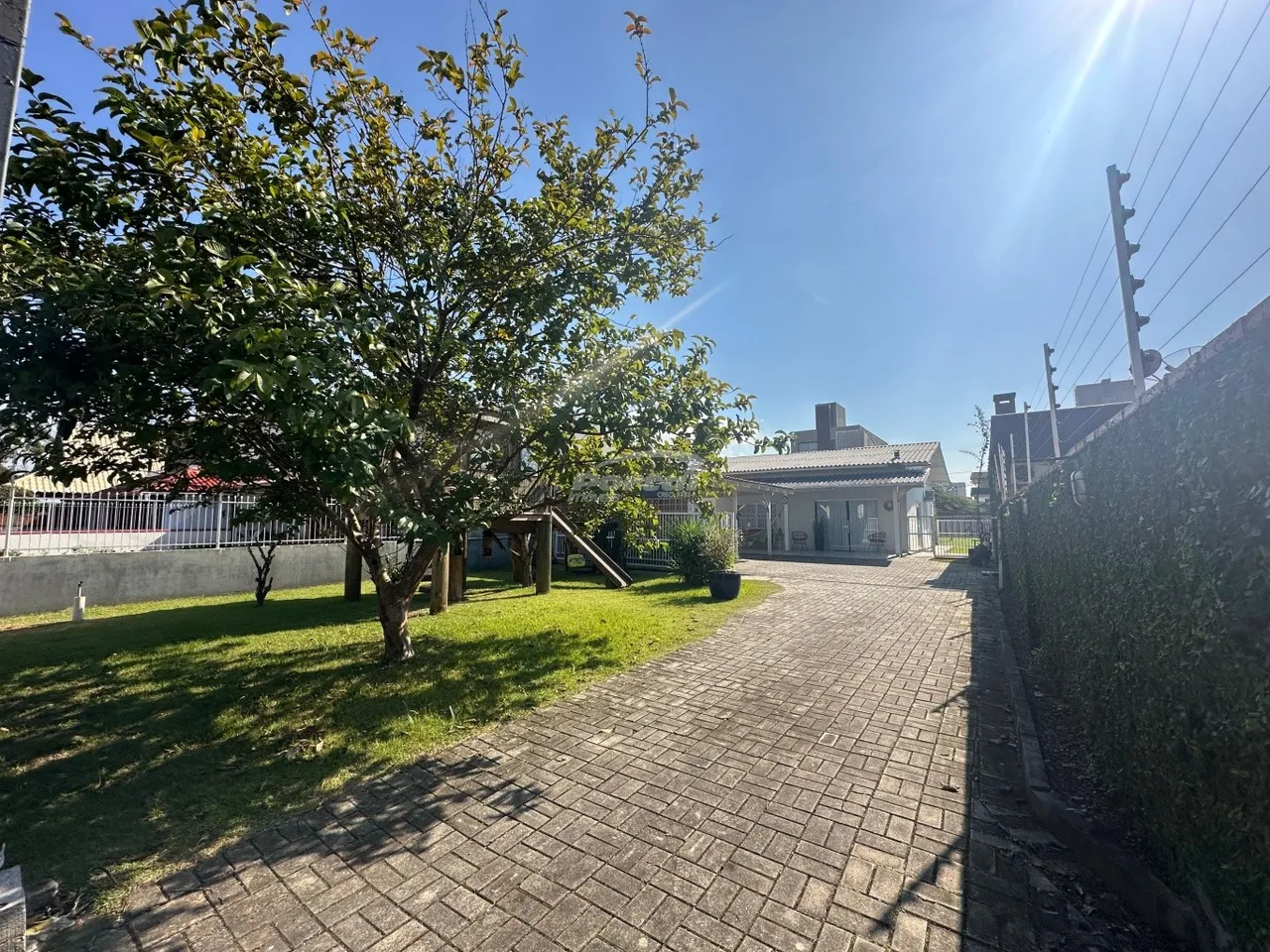 Casa disponível para locação no Centro de Balneário Piçarras/SC (Cod. 21566)
