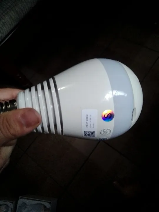 Câmera Espiã Wi-Fi Disfarçada de Lâmpada