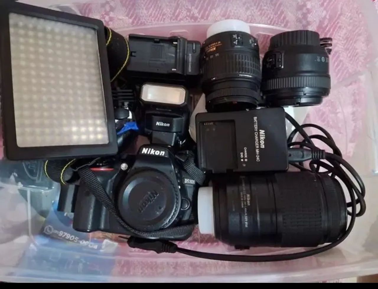 CÂMERA  NIKON D5300. Completa COM ACESSÓRIOS e lentes