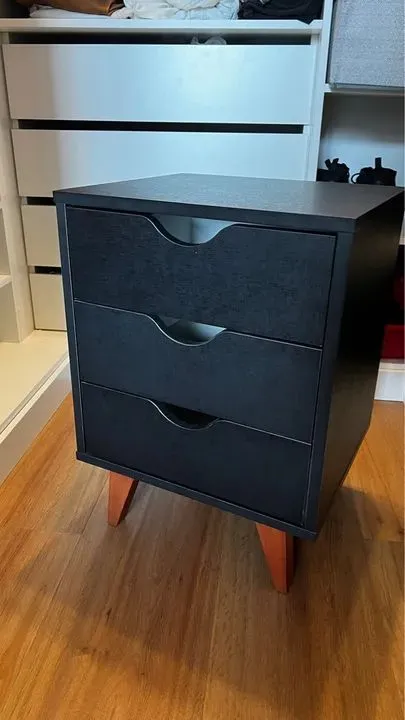Criado mudo/mesa de cabeceira TOkSTOk
