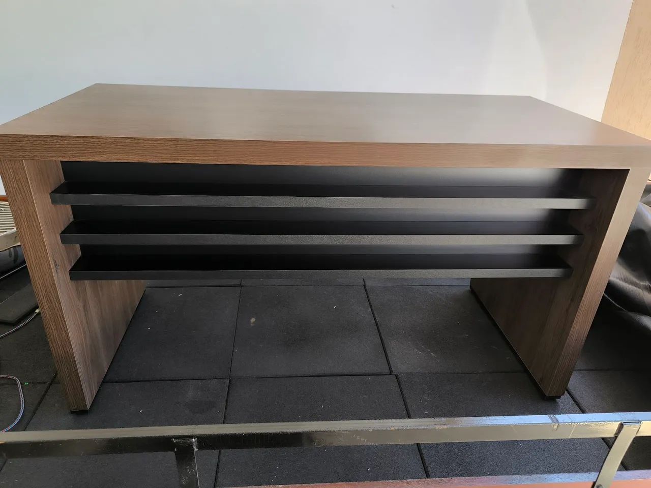 Escrivania com cadeira