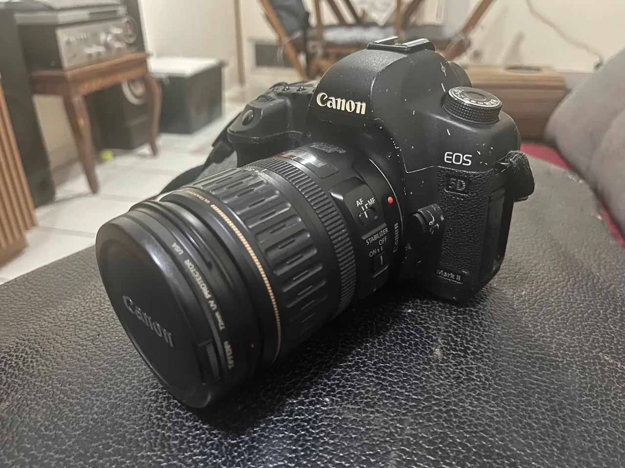 Canon EOS 5D Mark II + Lente 28-135mm + Acessórios