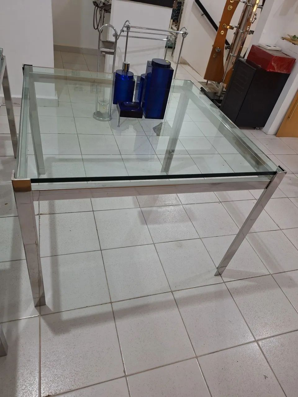 Mesa de vidro com estrutura em aço - Foto 2