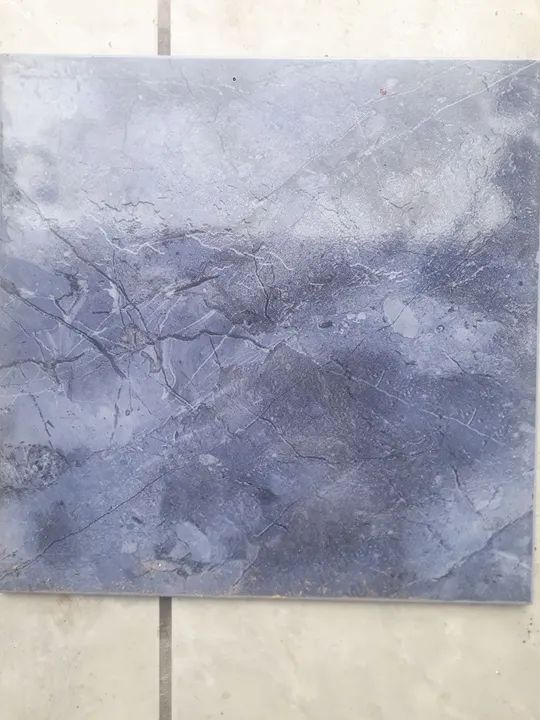 Piso Porcelanato Cinza azulado Claro apenas 1 metro quadrado.  Apenas 20 REAIS 