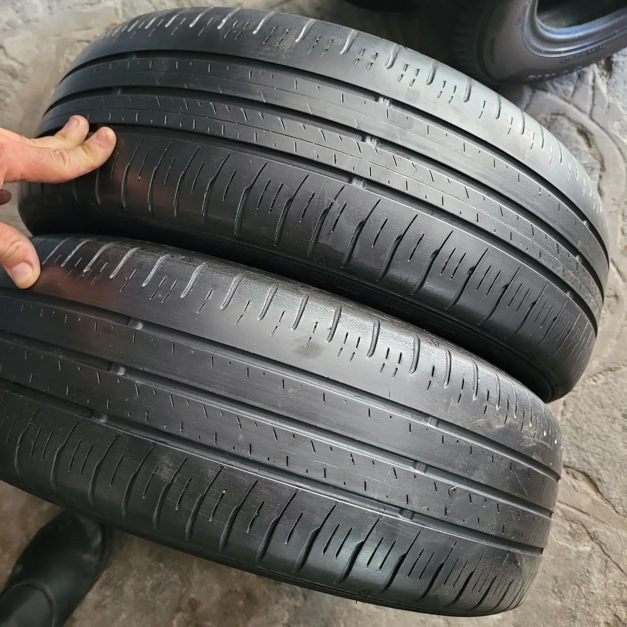 2 pneus 185/60/15 dunlop meia vida não reaberto (400 em 3× no ct